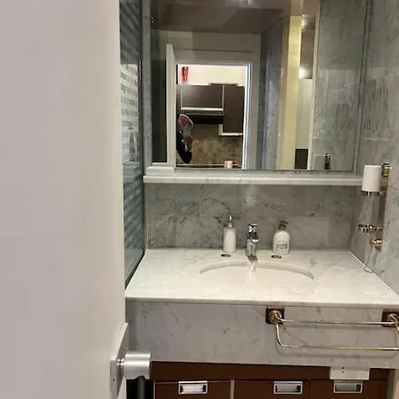 Avec Balcon Vue Tour Eiffel Paris