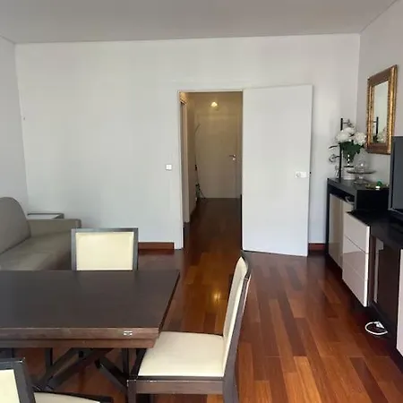 Appartement Avec Balcon Vue Tour Eiffel *