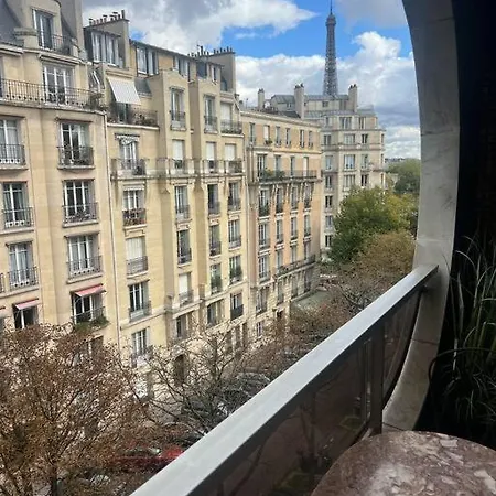 Appartement Avec Balcon Vue Tour Eiffel *
