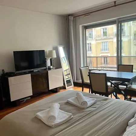 Apartment Avec Balcon Vue Tour Eiffel
