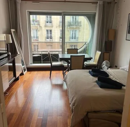 Apartment Avec Balcon Vue Tour Eiffel
