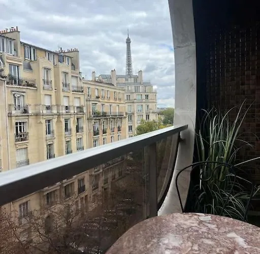 Apartment Avec Balcon Vue Tour Eiffel Paris