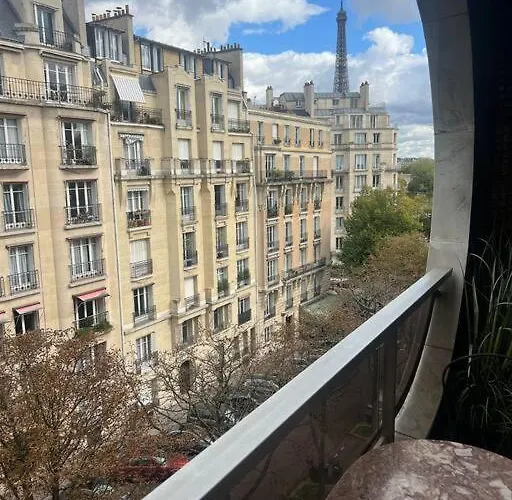 Apartment Avec Balcon Vue Tour Eiffel *